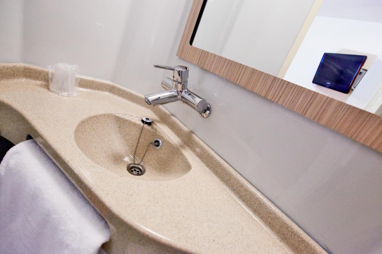 B&B Hotel Saint-Nazaire ทรินญาค ภายนอก รูปภาพ